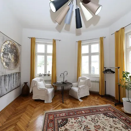 Historijski Luksuz U Starom Gradu, Garage Parking Apartament